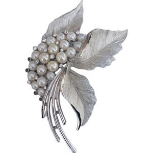 VTG Crown TRIFARI Pearl Brooch Crystal Silver Tone Costume Jewelry Wedding